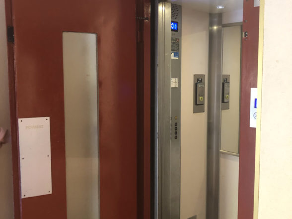 (2) Cannes : maintenance d'un ascenseur