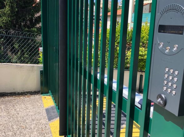 (2) Nice : installation d'un portail automatique ouvrant à la française
